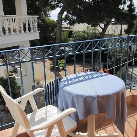 Hotel Kavos 2*