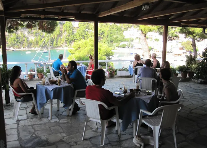 Kavos Патитири